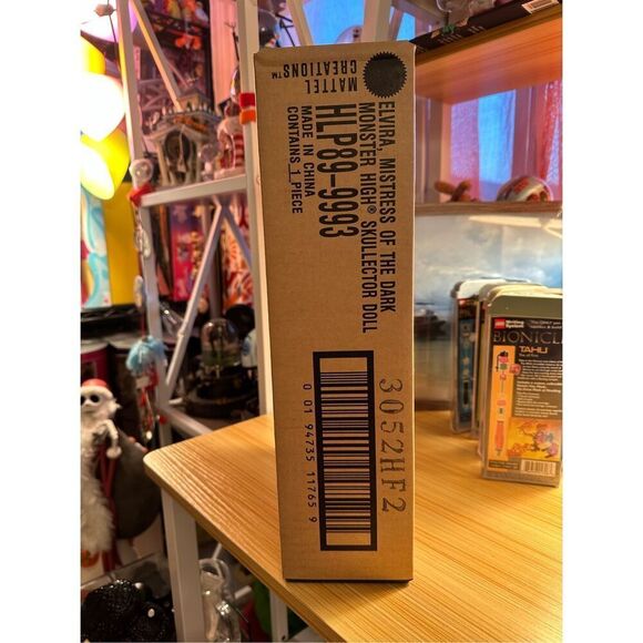 In-Hand Monster High Mattel | Elvira Mistress of the Dark (Skullector Doll) NEW - Picture 2 of 9